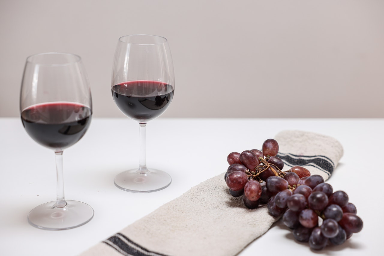 Top 9 Benefits of Drinking Red Wine