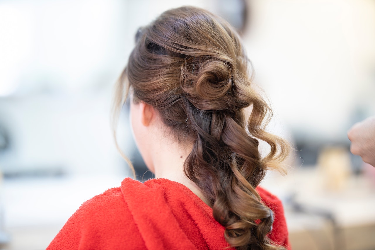 5 Simple And Quick Hairstyles For Working Women